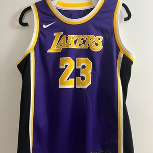James Lakers jersey